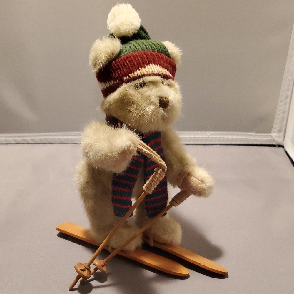 Russ Cream Berrie Mongul 8"   Skiing With Poles Bear with Green and Red Hat